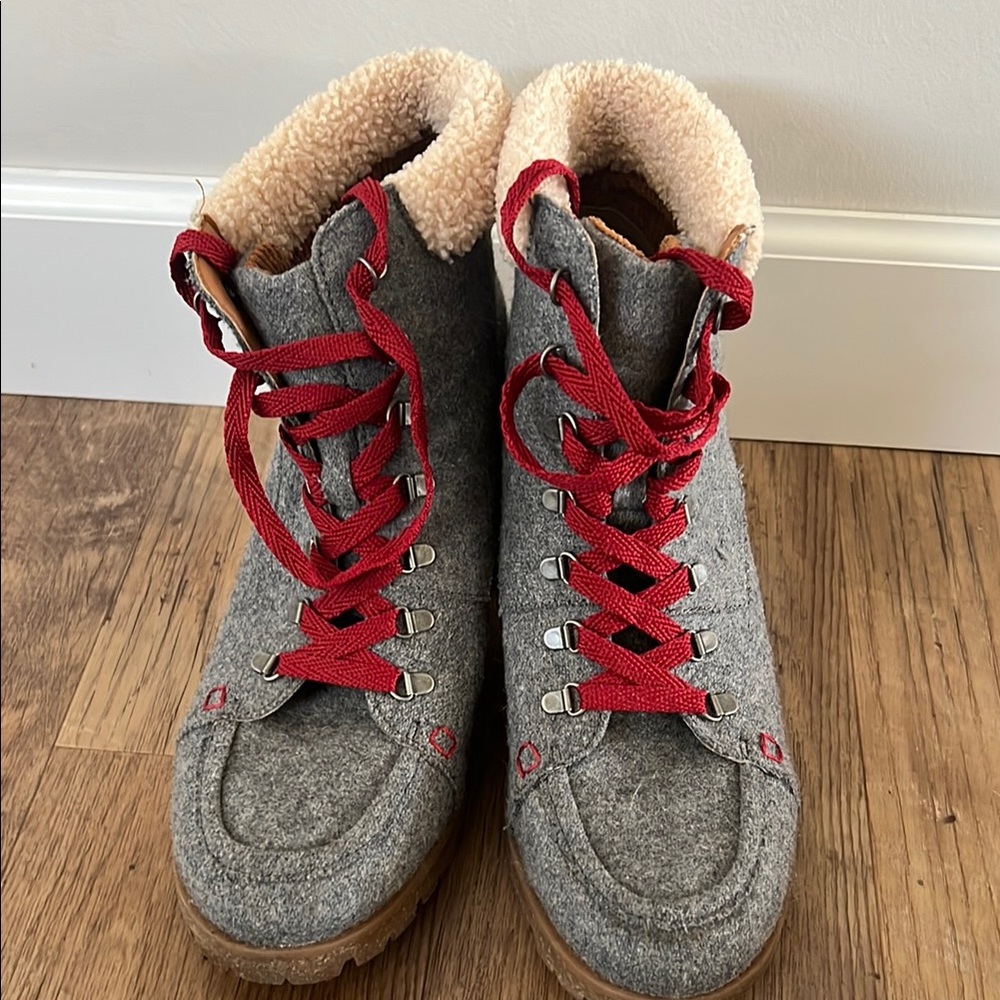NWOT Kork-Ease Cozy Gray and Red Women's Boots
